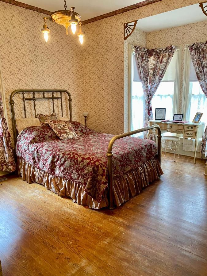 Pansy'S Parlor Bed & Breakfast Golden Εξωτερικό φωτογραφία