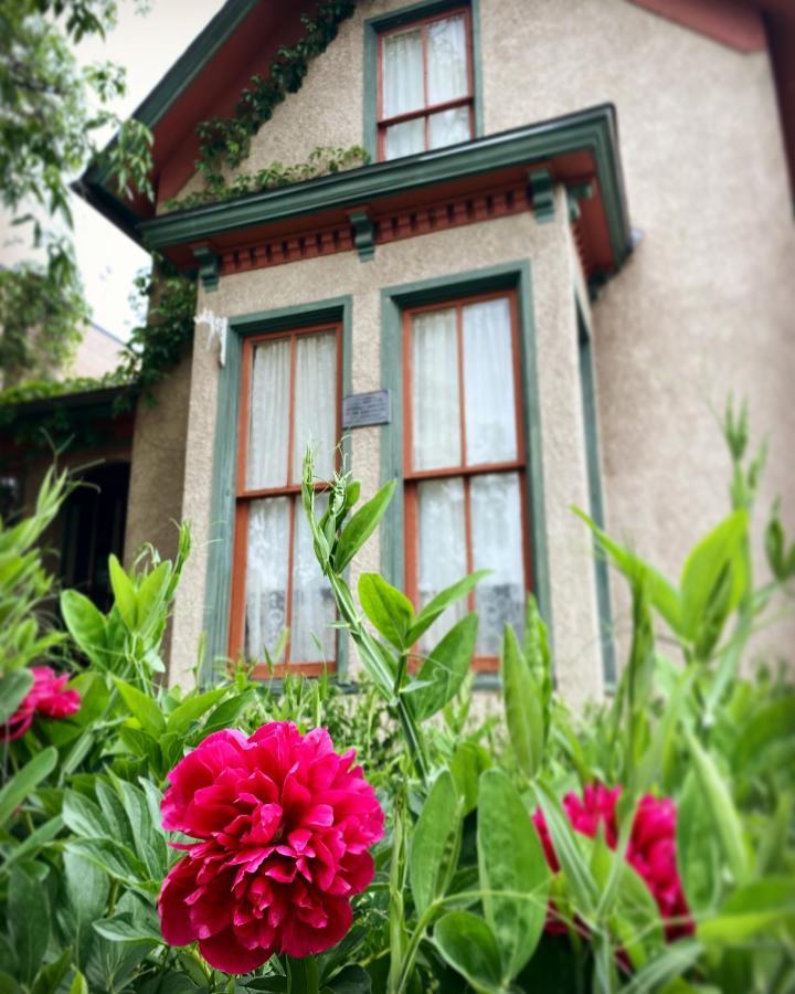 Pansy'S Parlor Bed & Breakfast Golden Εξωτερικό φωτογραφία