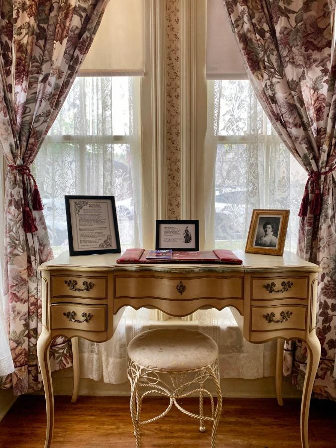 Pansy'S Parlor Bed & Breakfast Golden Εξωτερικό φωτογραφία