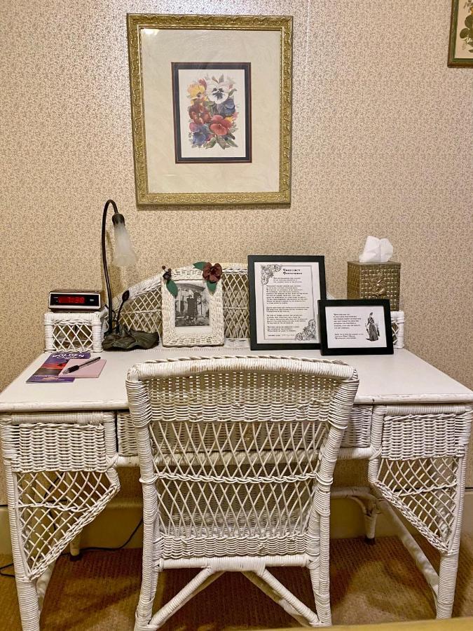 Pansy'S Parlor Bed & Breakfast Golden Εξωτερικό φωτογραφία