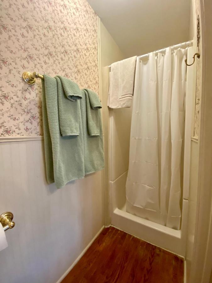 Pansy'S Parlor Bed & Breakfast Golden Εξωτερικό φωτογραφία