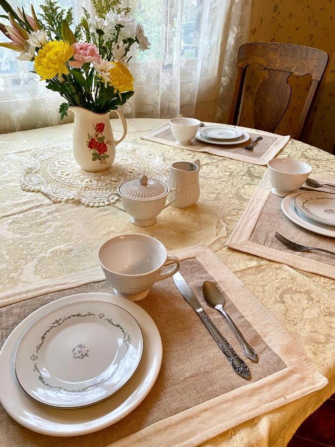 Pansy'S Parlor Bed & Breakfast Golden Εξωτερικό φωτογραφία