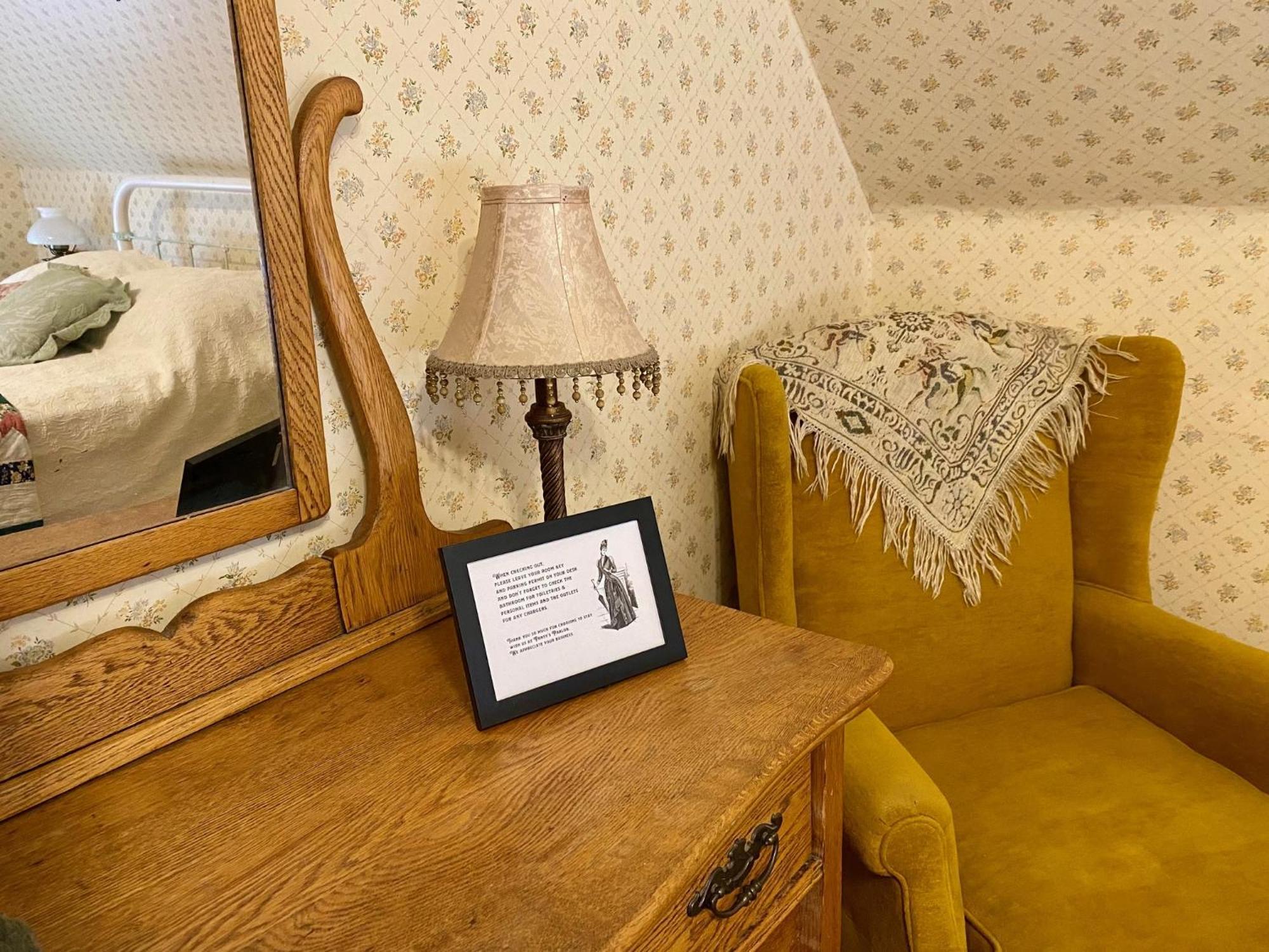 Pansy'S Parlor Bed & Breakfast Golden Εξωτερικό φωτογραφία